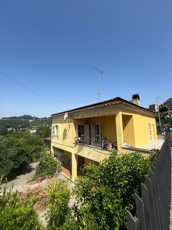 casa indipendente in vendita a Ferentino