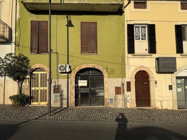 locale commerciale in vendita a Ferentino