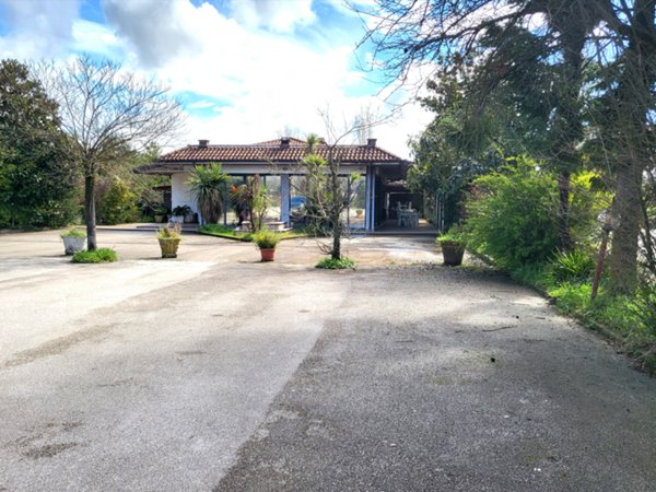 locale commerciale in vendita a Ferentino