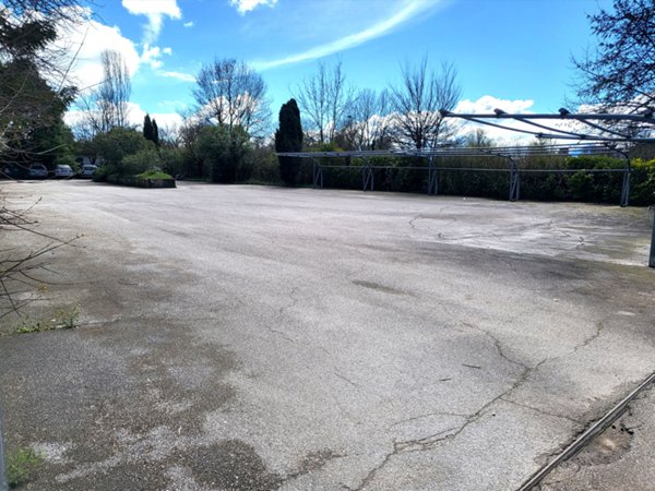 locale commerciale in vendita a Ferentino