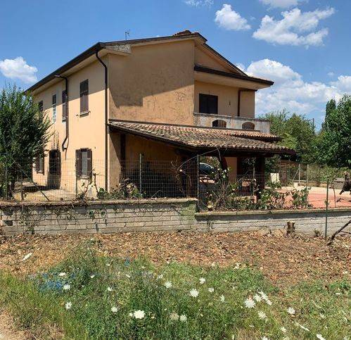casa indipendente in vendita a Ferentino
