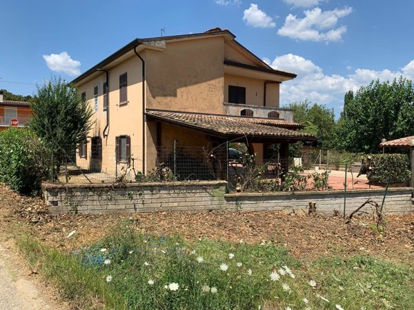 casa indipendente in vendita a Ferentino