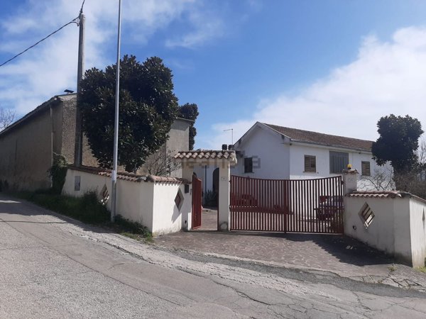 casa indipendente in vendita a Ferentino