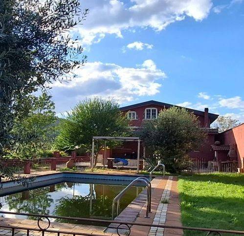 casa indipendente in vendita a Ferentino