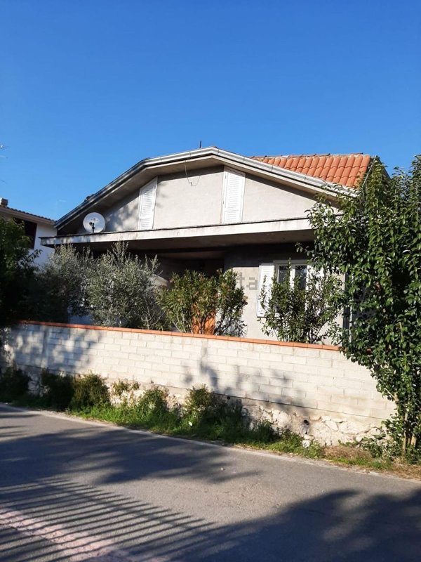 casa indipendente in vendita a Ferentino