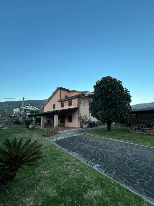 casa indipendente in vendita a Ferentino