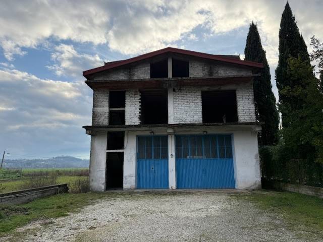 locale commerciale in vendita a Ferentino