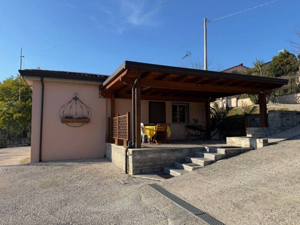 casa indipendente in vendita a Ferentino