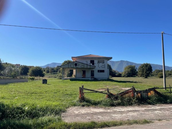 casa indipendente in vendita a Ferentino