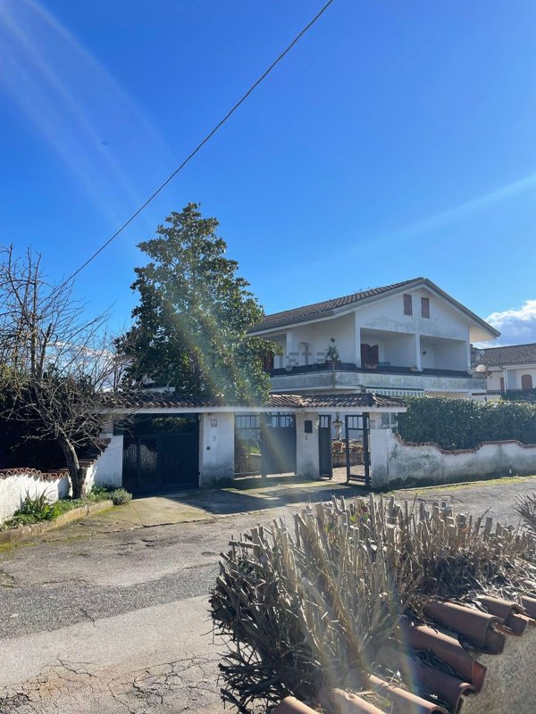 casa indipendente in vendita a Ferentino