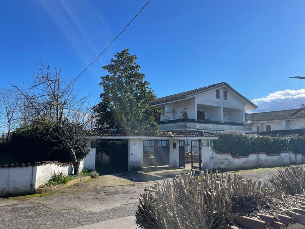 casa indipendente in vendita a Ferentino