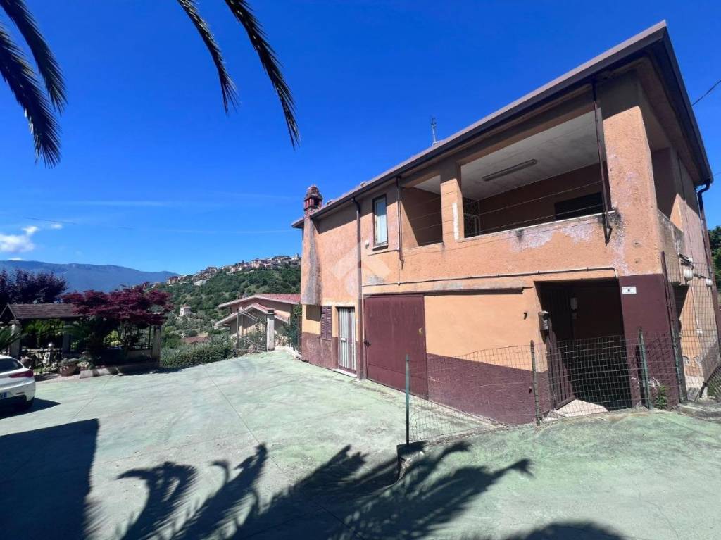 casa indipendente in vendita a Ferentino
