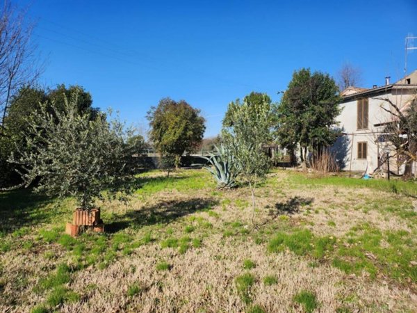 casa indipendente in vendita a Ferentino