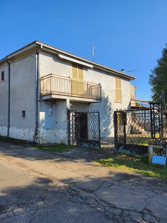 casa indipendente in vendita a Ferentino