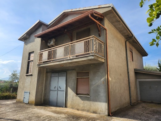 casa indipendente in vendita a Ferentino