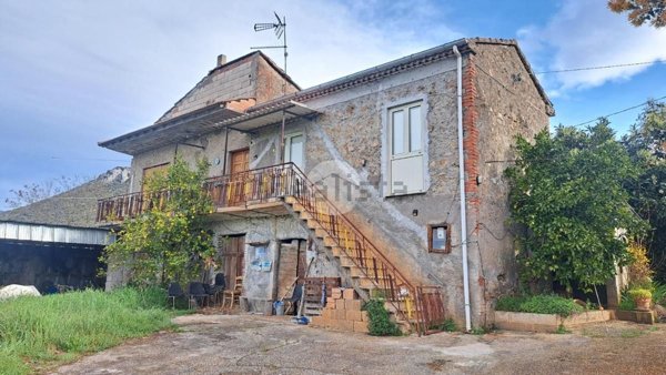 casa indipendente in vendita a Ferentino