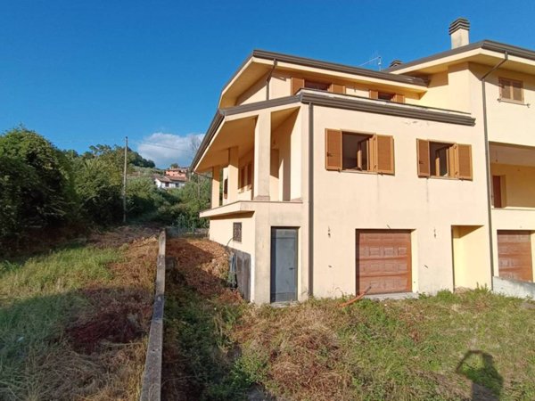 casa indipendente in vendita a Ferentino
