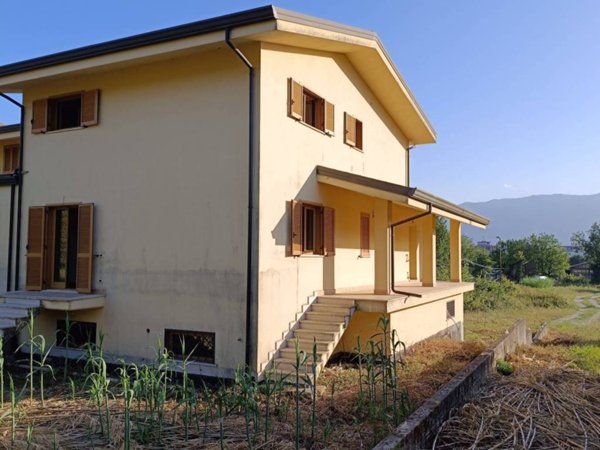 casa indipendente in vendita a Ferentino