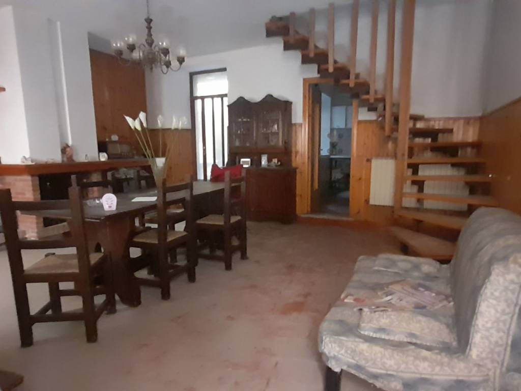 casa indipendente in vendita a Ferentino