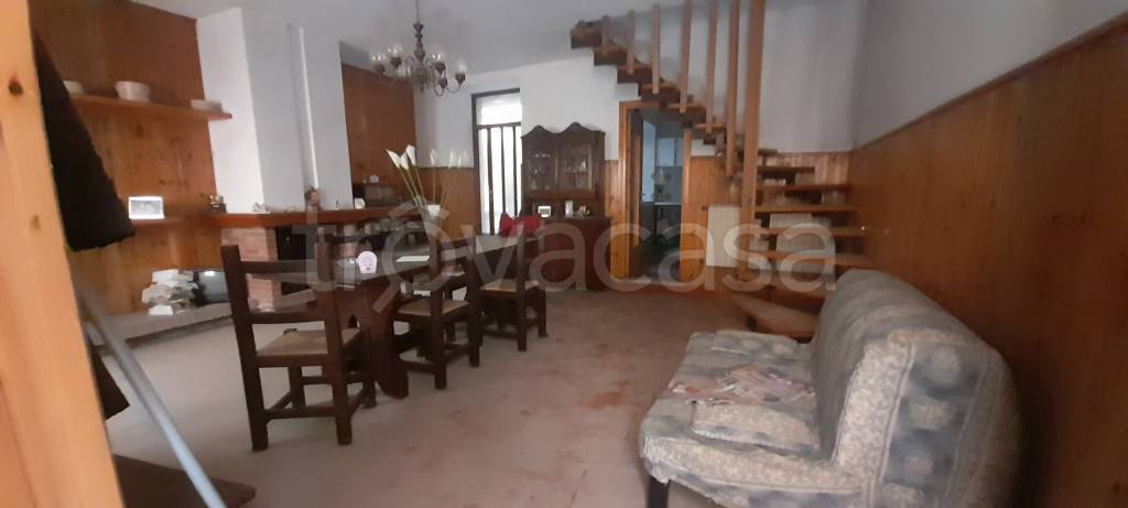 casa indipendente in vendita a Ferentino