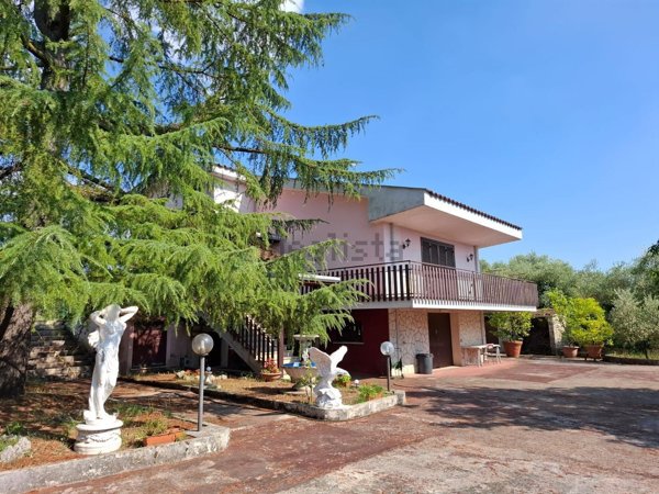 casa indipendente in vendita a Ferentino