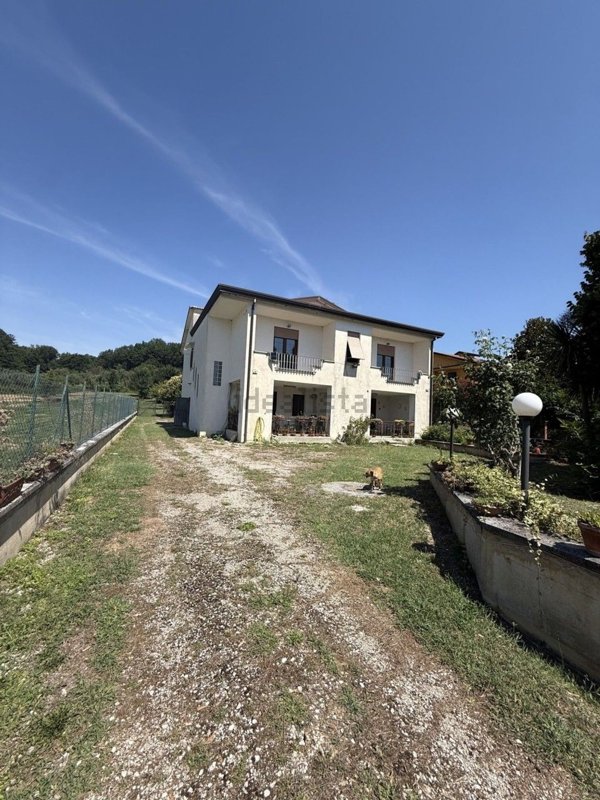 casa indipendente in vendita a Ferentino