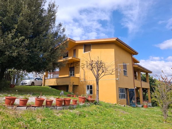 casa indipendente in vendita a Ferentino