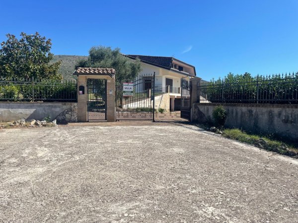 casa indipendente in vendita a Ferentino