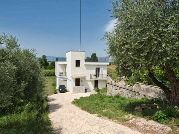 casa indipendente in vendita a Ferentino