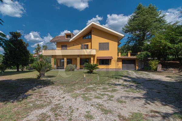 casa indipendente in vendita a Ferentino