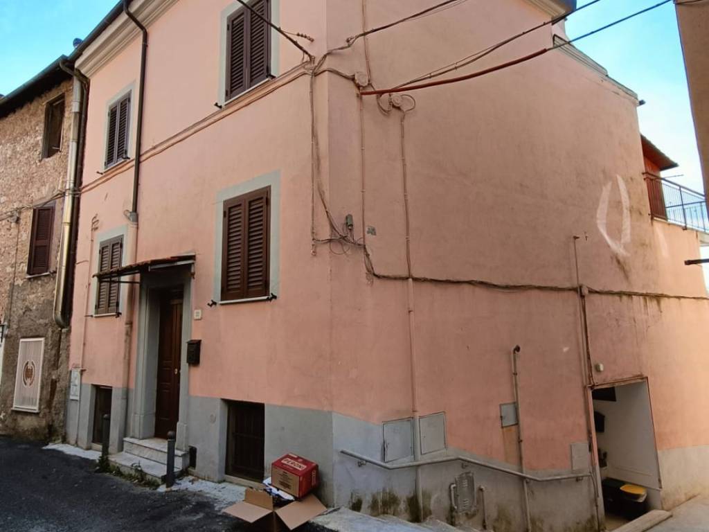 casa indipendente in vendita a Fiuggi
