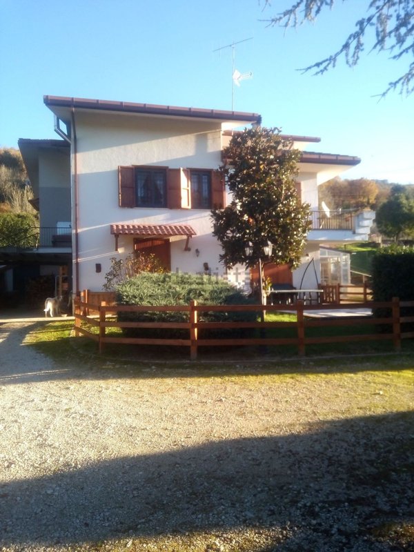 casa indipendente in vendita a Fiuggi