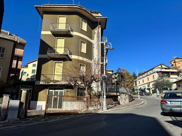 intera palazzina in vendita a Fiuggi