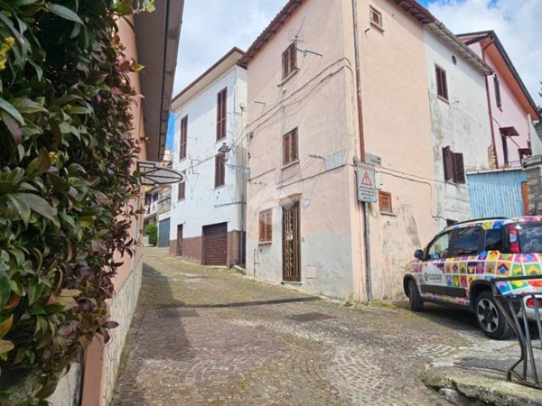 casa indipendente in vendita a Fiuggi