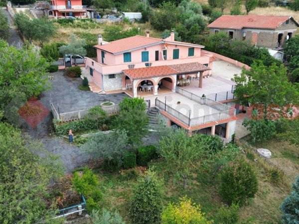 casa indipendente in vendita a Fiuggi