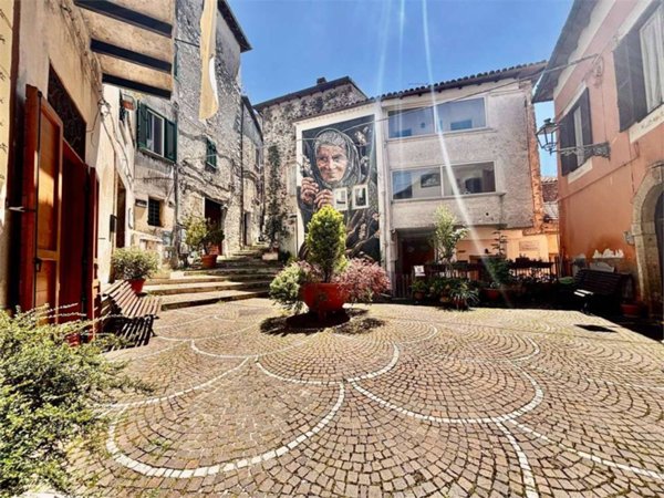 intera palazzina in vendita a Fiuggi