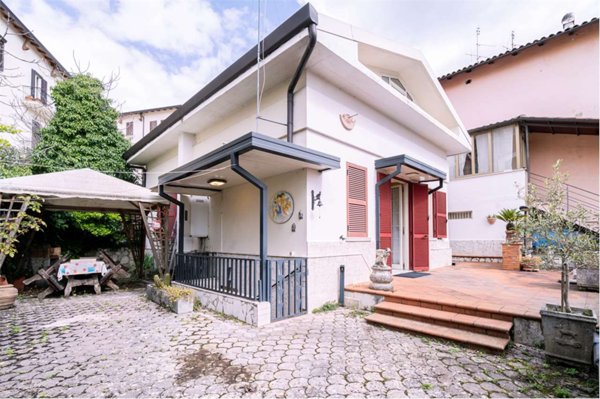 casa indipendente in vendita a Fiuggi