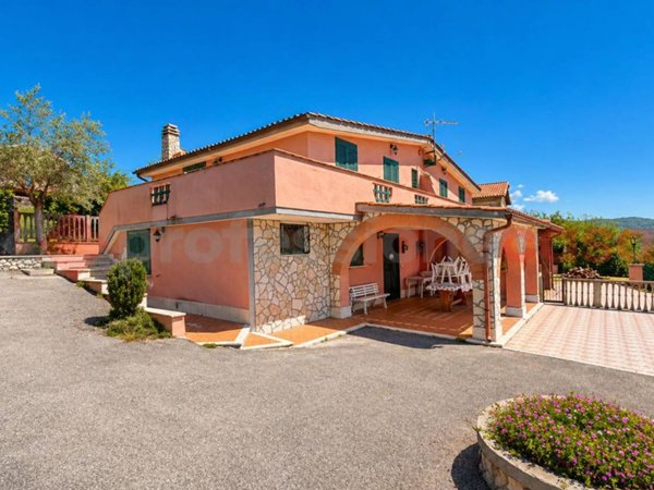 casa indipendente in vendita a Fiuggi