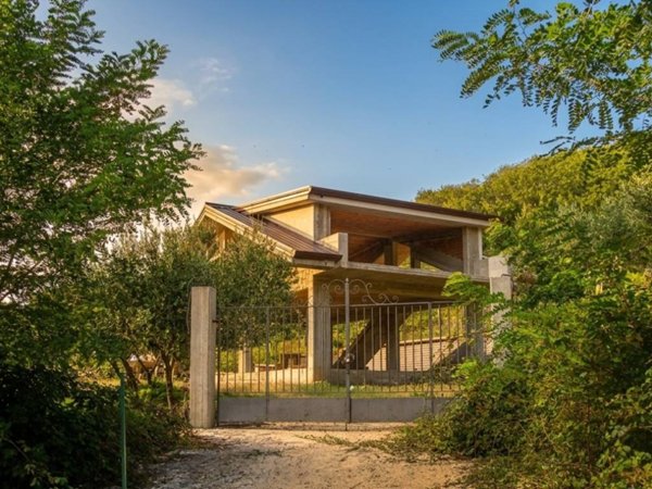 casa indipendente in vendita a Fiuggi