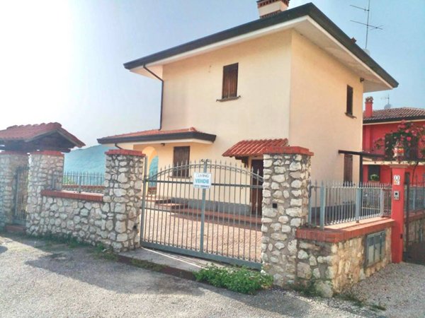 casa indipendente in vendita a Fiuggi