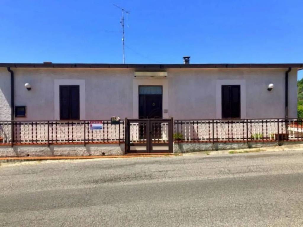 casa indipendente in vendita a Fontana Liri