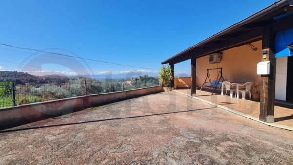 casa indipendente in vendita a Fontana Liri