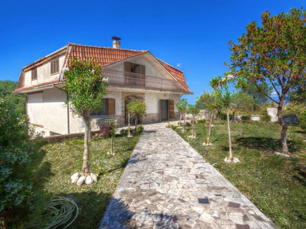 casa indipendente in vendita a Fontana Liri