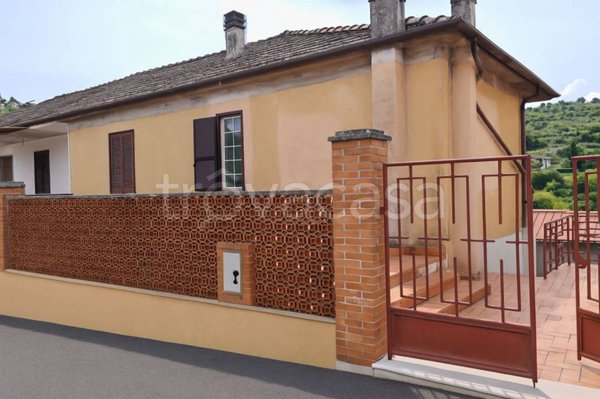casa indipendente in vendita a Fontana Liri