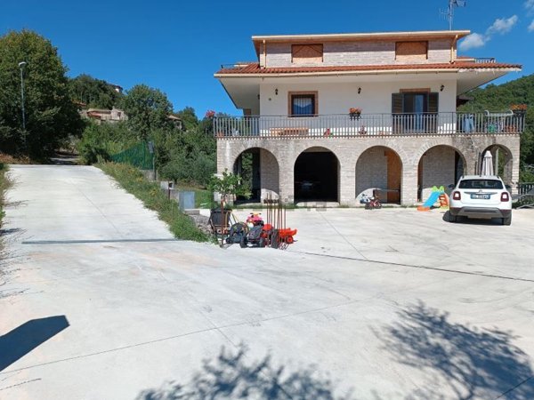 casa indipendente in vendita a Fontana Liri