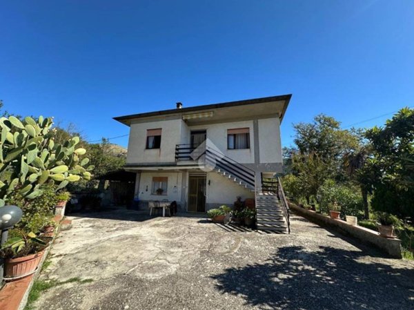 casa indipendente in vendita a Fontana Liri
