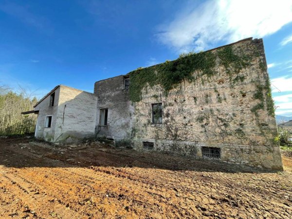 casa indipendente in vendita a Fontana Liri