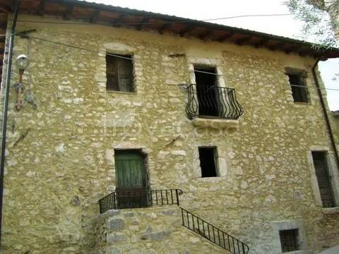 casa indipendente in vendita a Fontana Liri