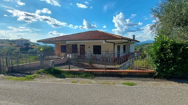 casa indipendente in vendita a Fontana Liri