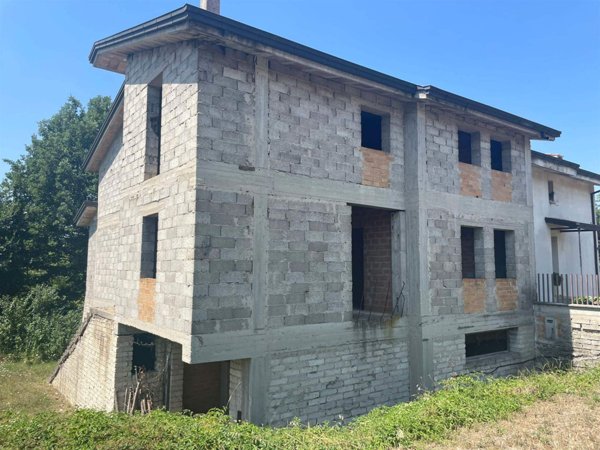casa indipendente in vendita a Fontana Liri